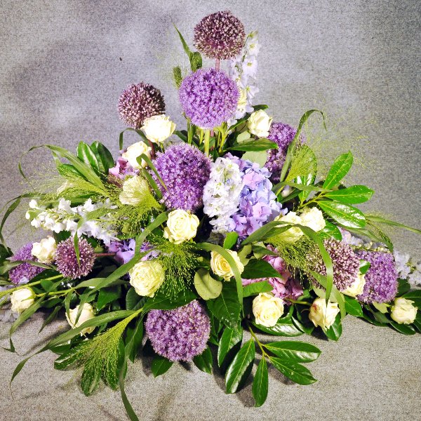 Trauergesteck mit Allium Bild 1